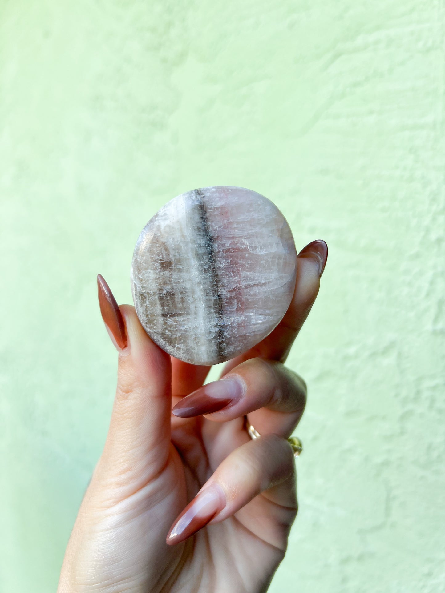 Load image into Gallery viewer, 20 Watermelon Calcite Palm Stone
