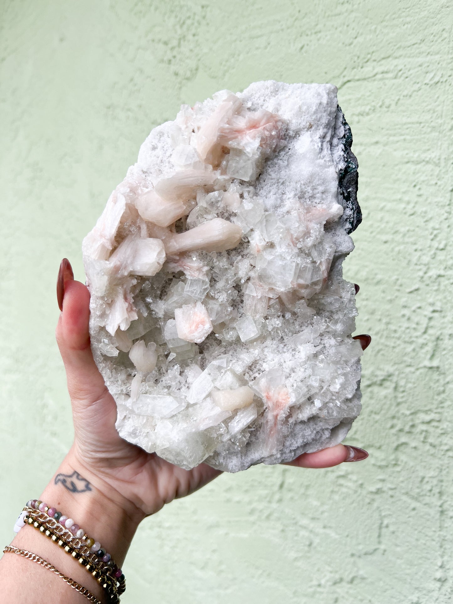 Load image into Gallery viewer, 108 Stilbite with Apophyllite
