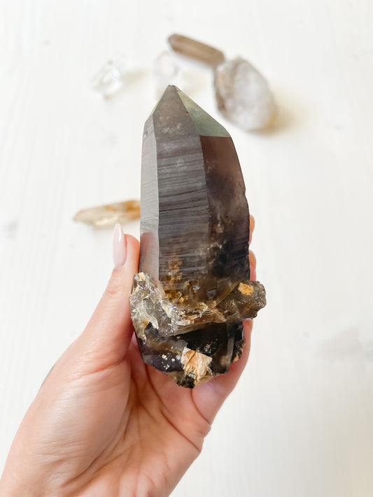 77 raw Smokey Quartz point